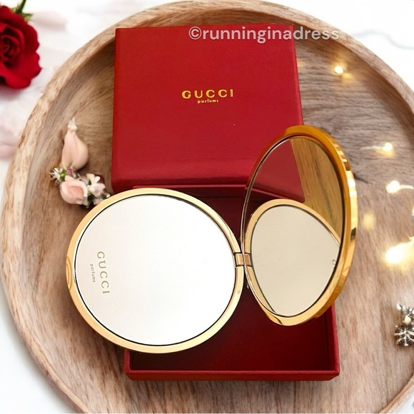 New Limited Edition Gucci Embossed Monogram Compact Double Mirror In Gold - Picture 8 of 16